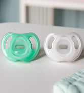 TT 533495 2X 0-6M SIL SOOTHER GR WH